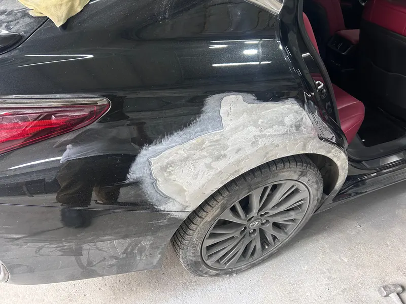 Lexus ES: заднее крыло в шпаклёвке